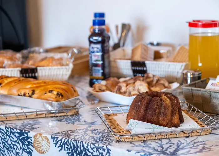 By The Sea - Le Chele Bed & Breakfast