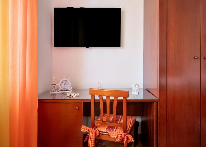 By The Sea - Le Chele Bed & Breakfast