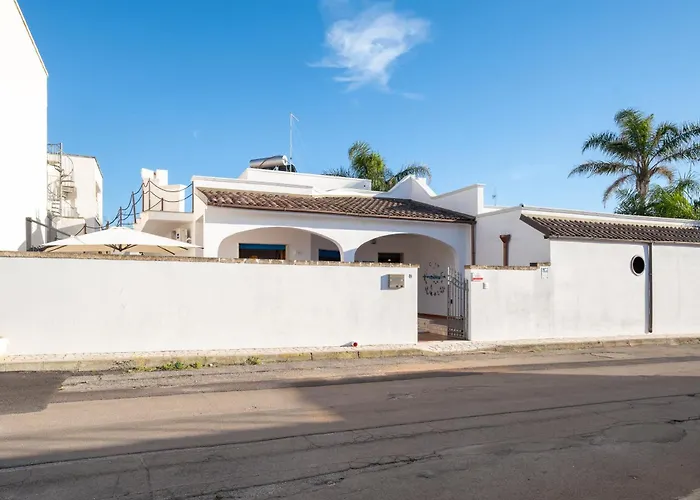 Bed & Breakfast By The Sea - Le Chele 3*