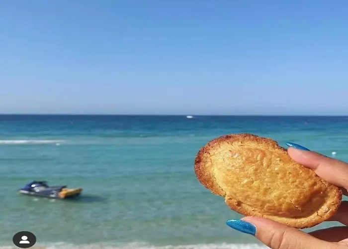 By The Sea - Le Chele Bed & Breakfast