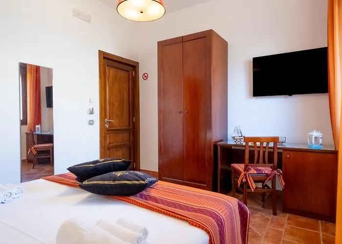 Bed & Breakfast By The Sea - Le Chele Torre Lapillo